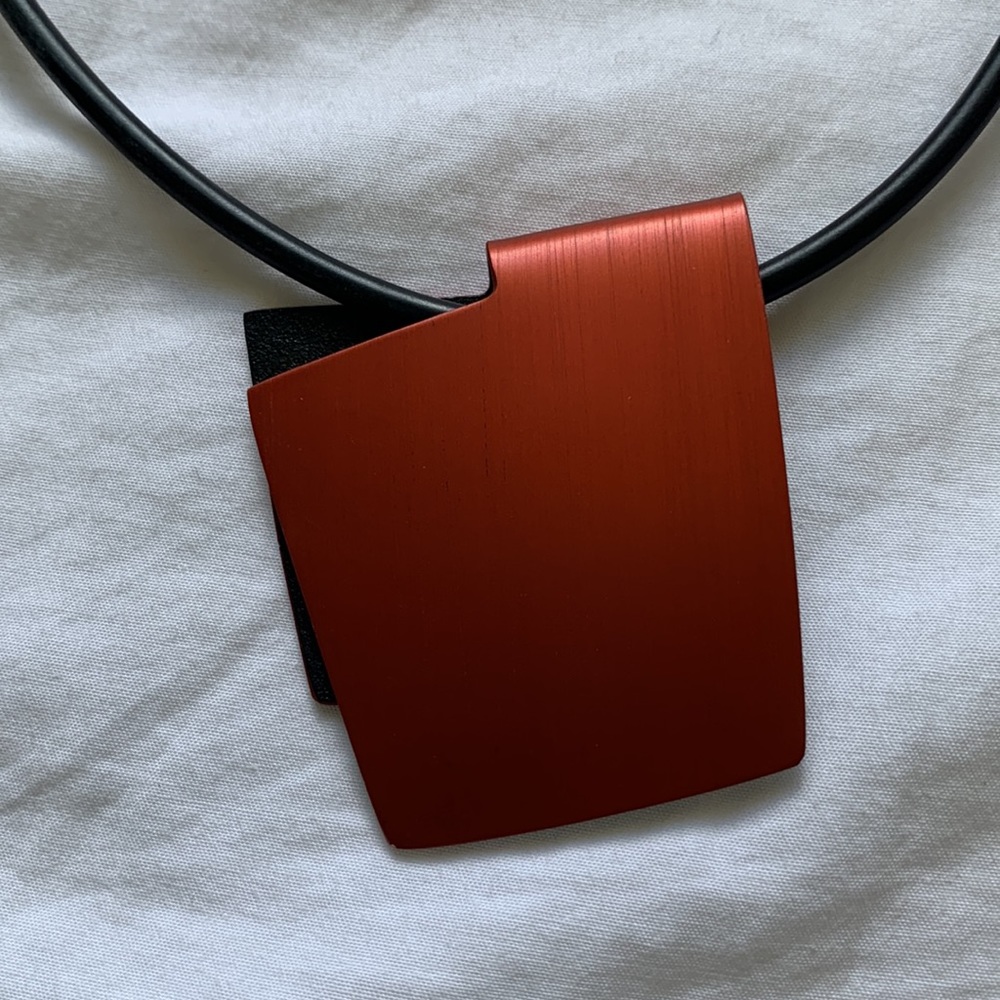 Anodised metal necklace - Picture 2 of 5